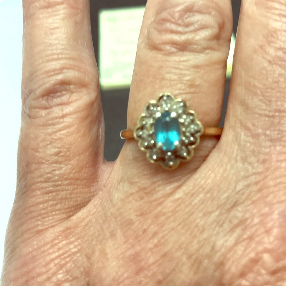 Blue topaz with small diamonds .